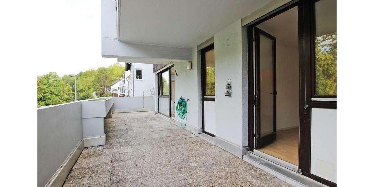 Terrassentraum: Gemütliche Wohlfühlwohnung mit großer Terrasse, nahe Bosch, Porsche, Trumpf. 2 zimmer