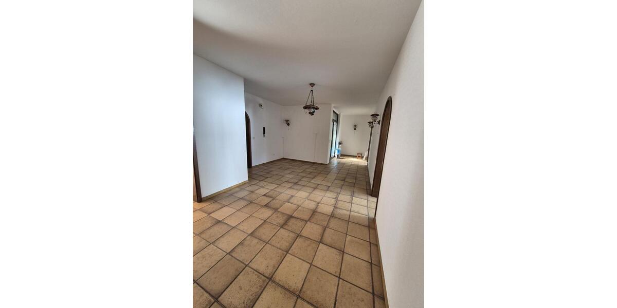 Etagenwohnung Walsdorf - 6 Zimmer, 210 m&sup2;, 1.150&euro; | Angebot:22152708