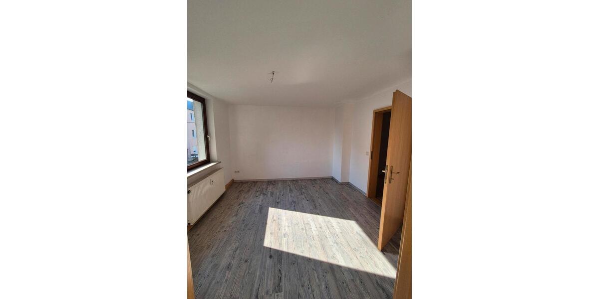 Etagenwohnung Aue-Bad Schlema Bad Schlema - 4 Zimmer, 103 m&sup2;, 600&euro; | Angebot:25839930