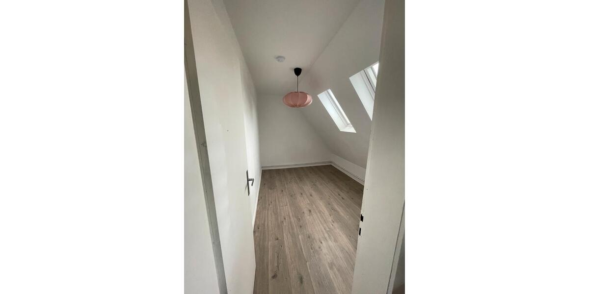 Dachgeschoßwohnung Detmold Hiddesen - 4 Zimmer, 70 m&sup2;, 875&euro; | Angebot:26042255