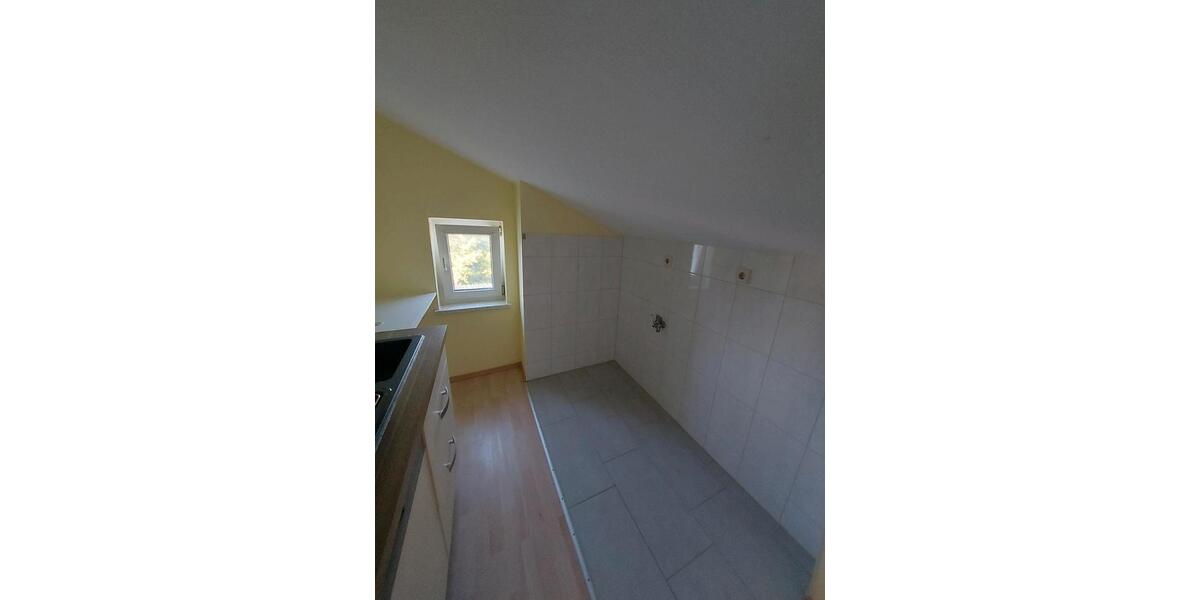 2,5-Zimmer-Dachgeschosswohnung mit Einbauküche 3 zimmer