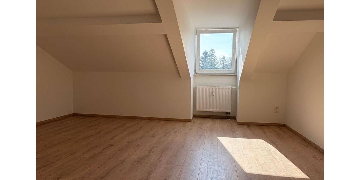 Dachgeschoßwohnung Traunstein - 3 Zimmer, 85 m&sup2;, 1.100&euro; | Angebot:25416726