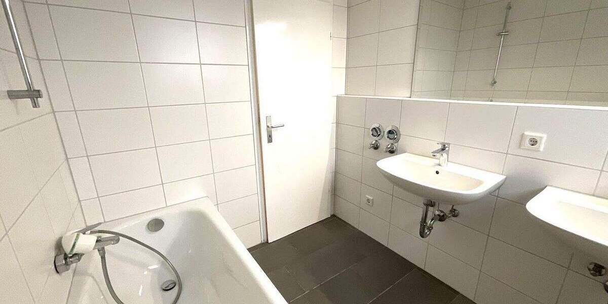 Zimmer Nürnberg Langwasser - 3 Zimmer, 80 m&sup2;, 899&euro; | Angebot:25780095