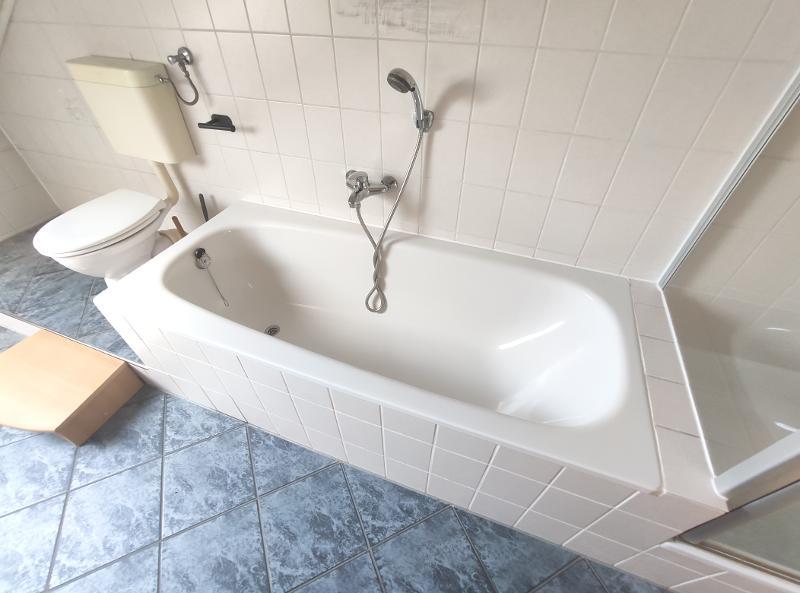 3 Zi. DG Wohnung mit Küche, Gartenmitbenutzung und Stellplatz 3 zimmer