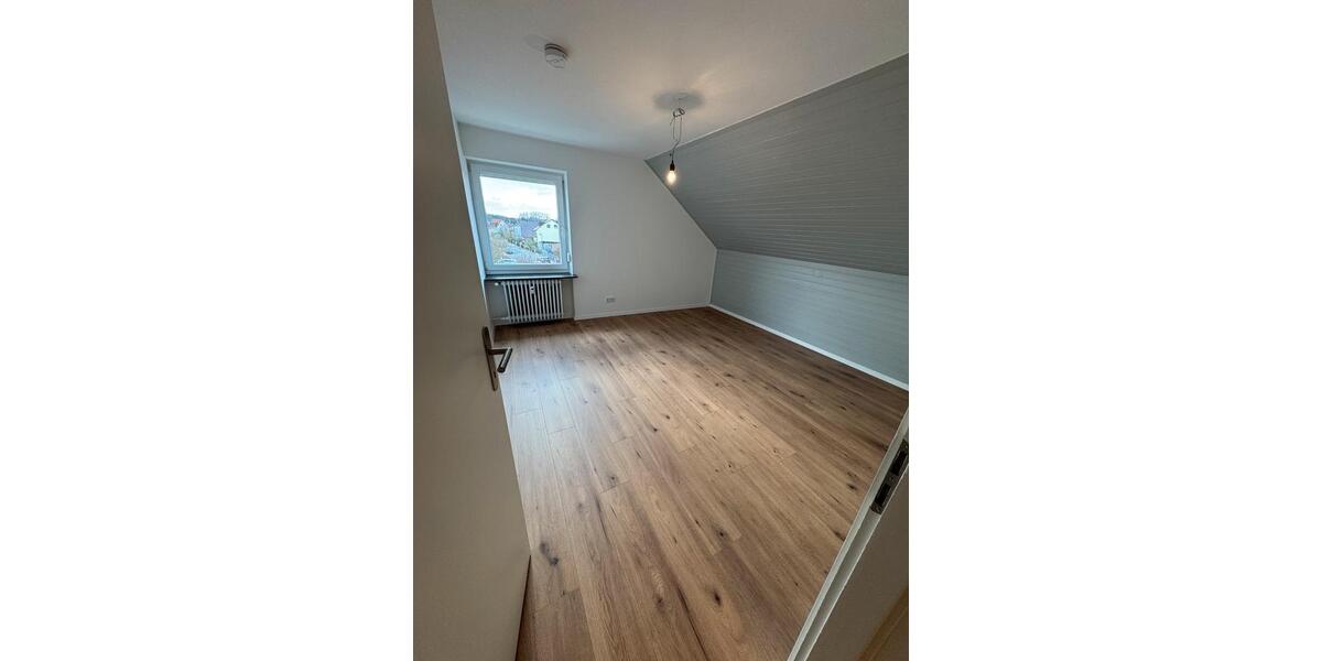 Dachgeschoßwohnung Nürnberg Altenfurt - 3 Zimmer, 75 m&sup2;, 1.200&euro; | Angebot:26049421