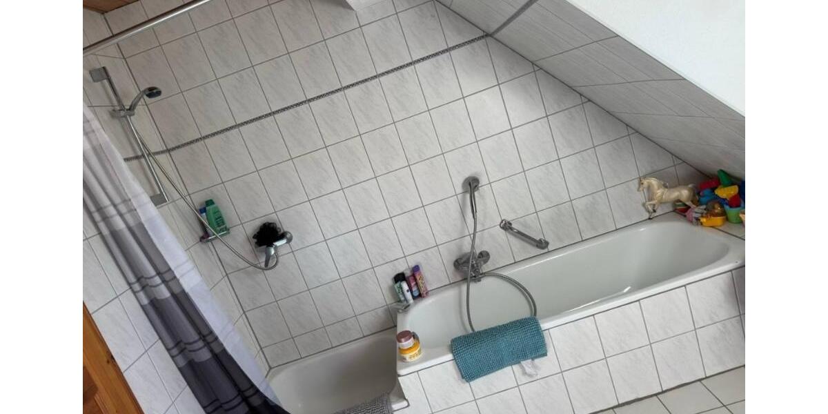Dachgeschoßwohnung Hüfingen - 4 Zimmer, 93 m&sup2;, 950&euro; | Angebot:25824862