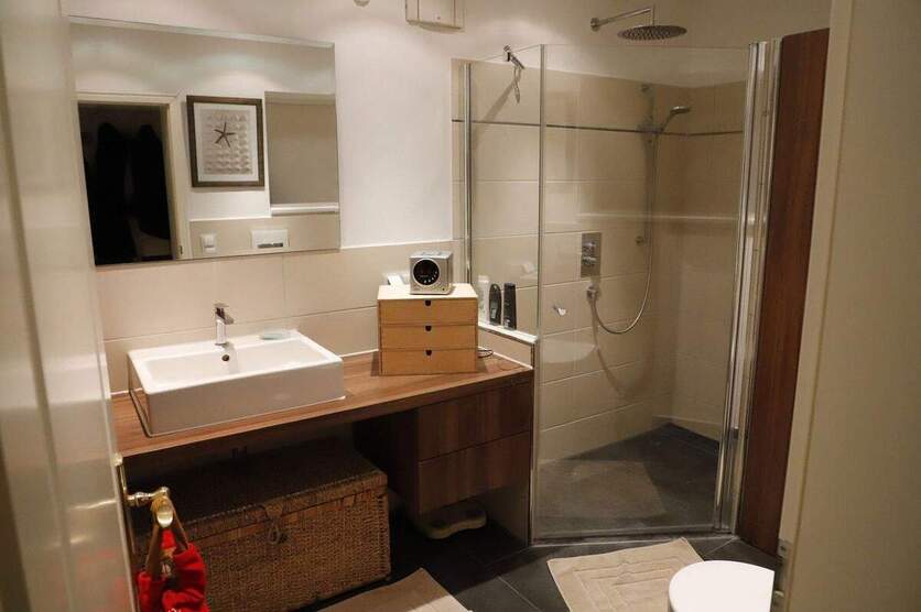 Mitten im Wachmannquartier! 3-Zimmer-Hochparterrewohnung mit Terrasse und Garten 3 zimmer