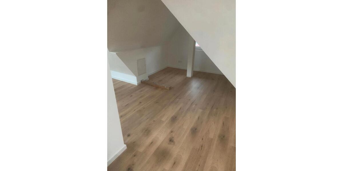 Dachgeschoßwohnung Albstadt Gemarkung Onstmettingen - 3 Zimmer, 100 m&sup2;, 700&euro; | Angebot:25379670