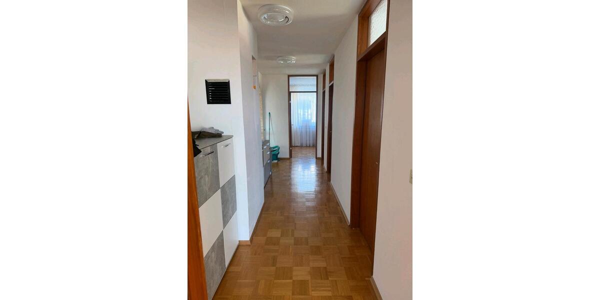 Einfamilienhaus Pfullingen - 8 Zimmer, 250 m&sup2;, 2.000&euro; | Angebot:25944485