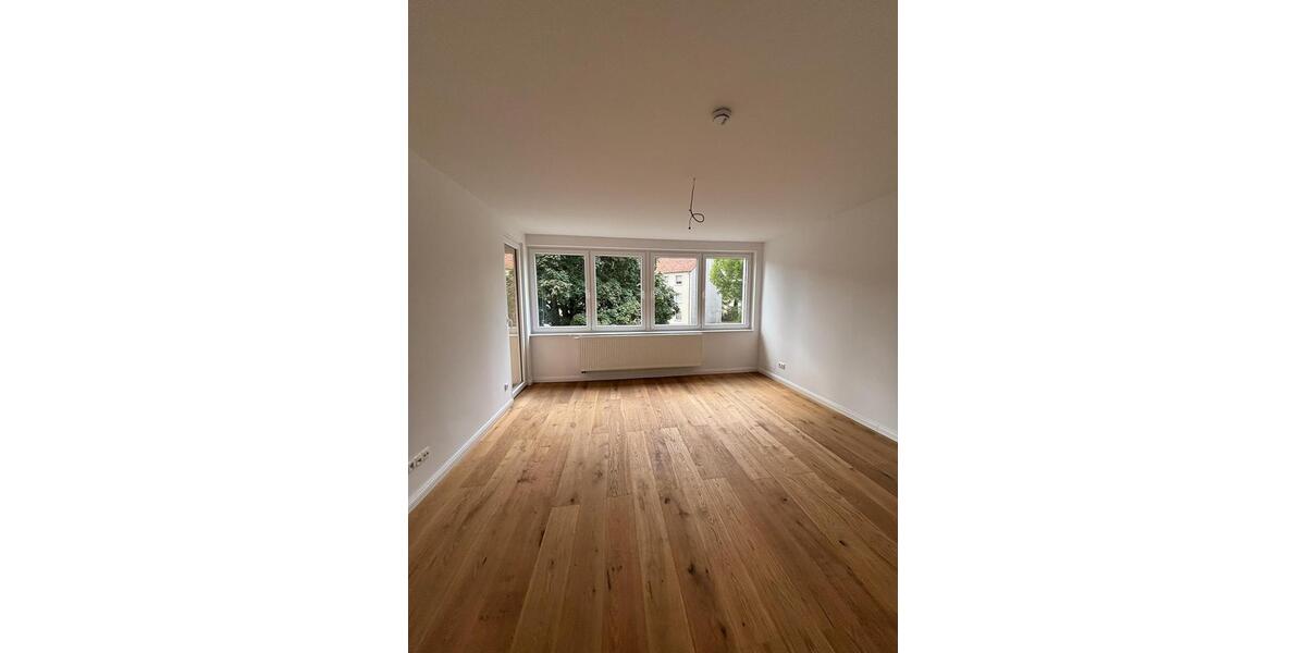 Zentrale, hochwertig kernsanierte Wohnung mit zwei Zimmern und neuer Einbauküche 2 zimmer