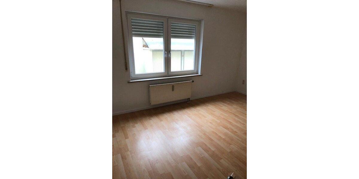 Erdgeschoßwohnung Schwandorf - 6 Zimmer, 120 m&sup2;, 1.100&euro; | Angebot:26223698
