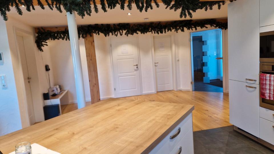 Erdgeschoßwohnung Hinterzarten - 6 Zimmer, 185 m&sup2;, 2.250&euro; | Angebot:26112343