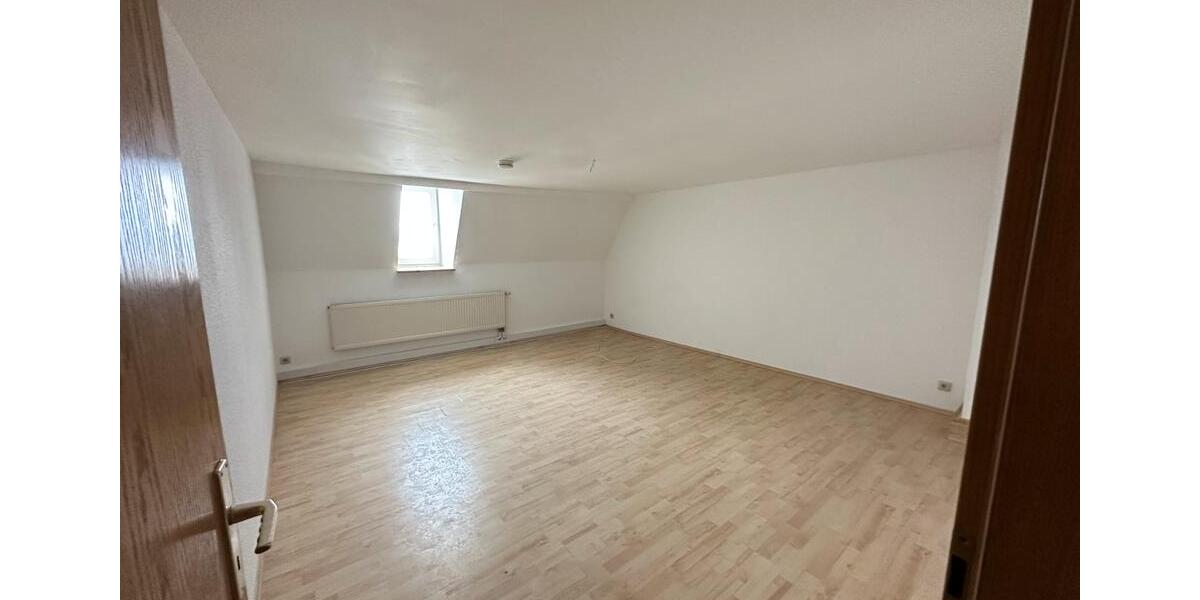 Dachgeschoßwohnung Seifhennersdorf - 3 Zimmer, 79 m&sup2;, 305&euro; | Angebot:24766839
