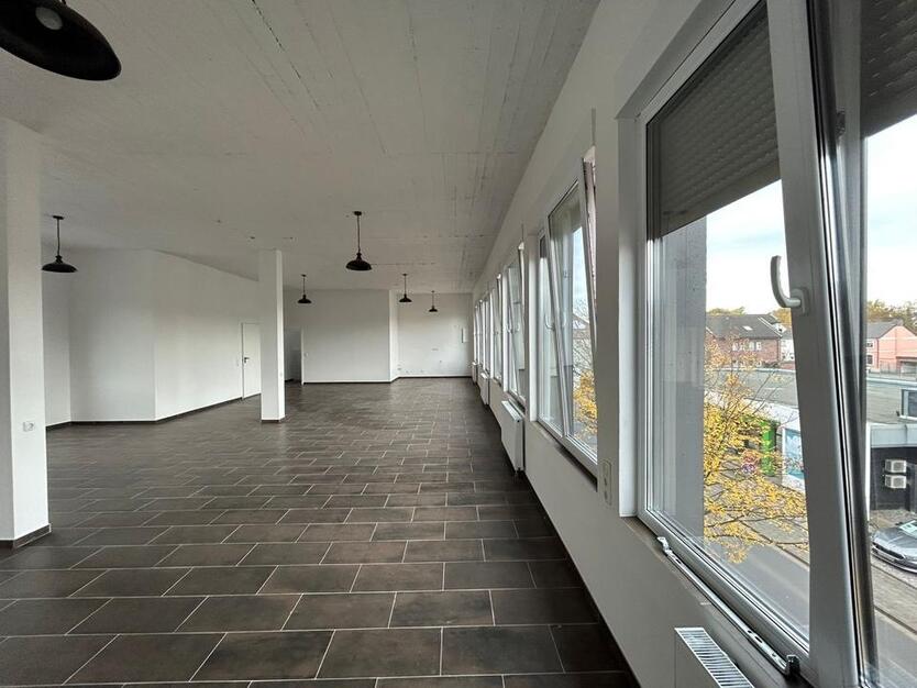 Gewerbefläche für jede Art von Nutzung möglich . zimmer