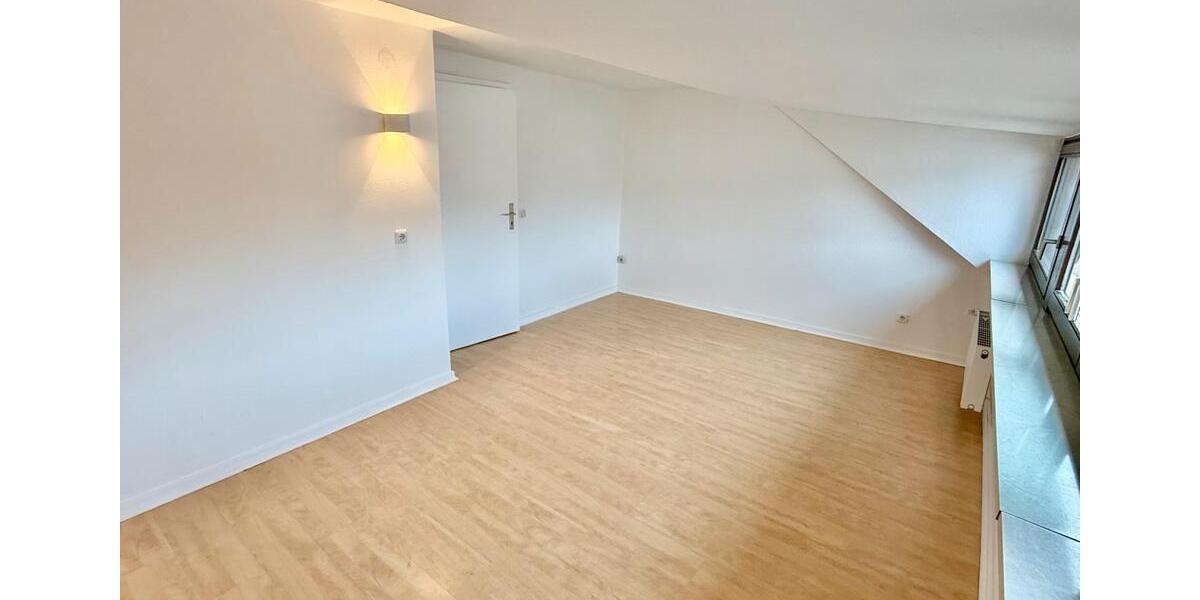 Dachgeschoßwohnung Trier Nord - 2.5 Zimmer, 67 m&sup2;, 850&euro; | Angebot:26543248