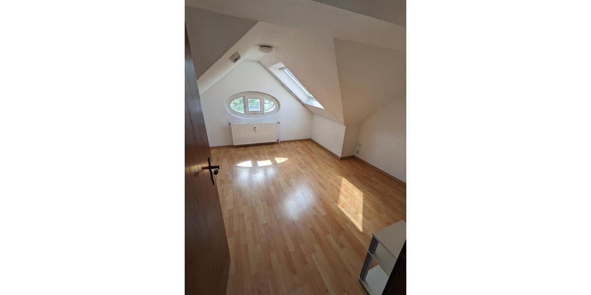 Dachgeschoßwohnung Bielefeld - 3.5 Zimmer, 100 m&sup2;, 850&euro; | Angebot:25903083