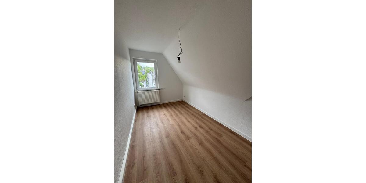 Dachgeschoßwohnung Siegen - 4 Zimmer, 67 m&sup2;, 650&euro; | Angebot:26587523