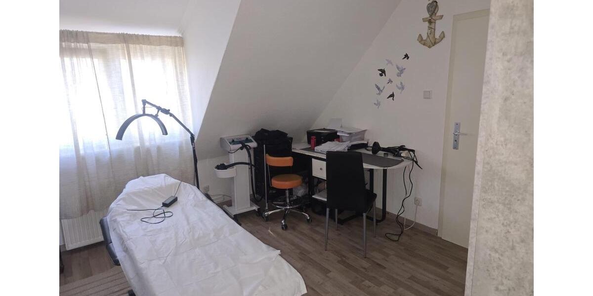Dachgeschoßwohnung Dormagen - 3 Zimmer, 70 m&sup2;, 1.000&euro; | Angebot:25047252