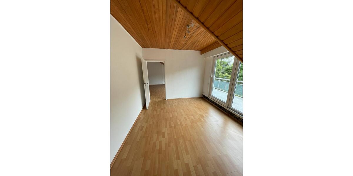 Dachgeschoßwohnung Wuppertal Gemarkung Elberfeld - 2 Zimmer, 62 m&sup2;, 600&euro; | Angebot:26564656