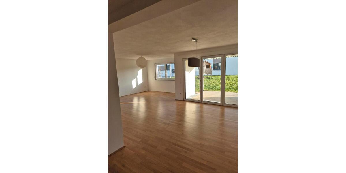 Erdgeschoßwohnung Crailsheim - 3.5 Zimmer, 107 m&sup2;, 1.290&euro; | Angebot:25791250