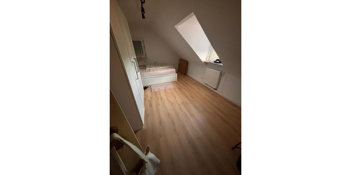 Dachgeschoßwohnung Stuttgart Vaihingen - 3 Zimmer, 47 m&sup2;, 1.000&euro; | Angebot:26699916