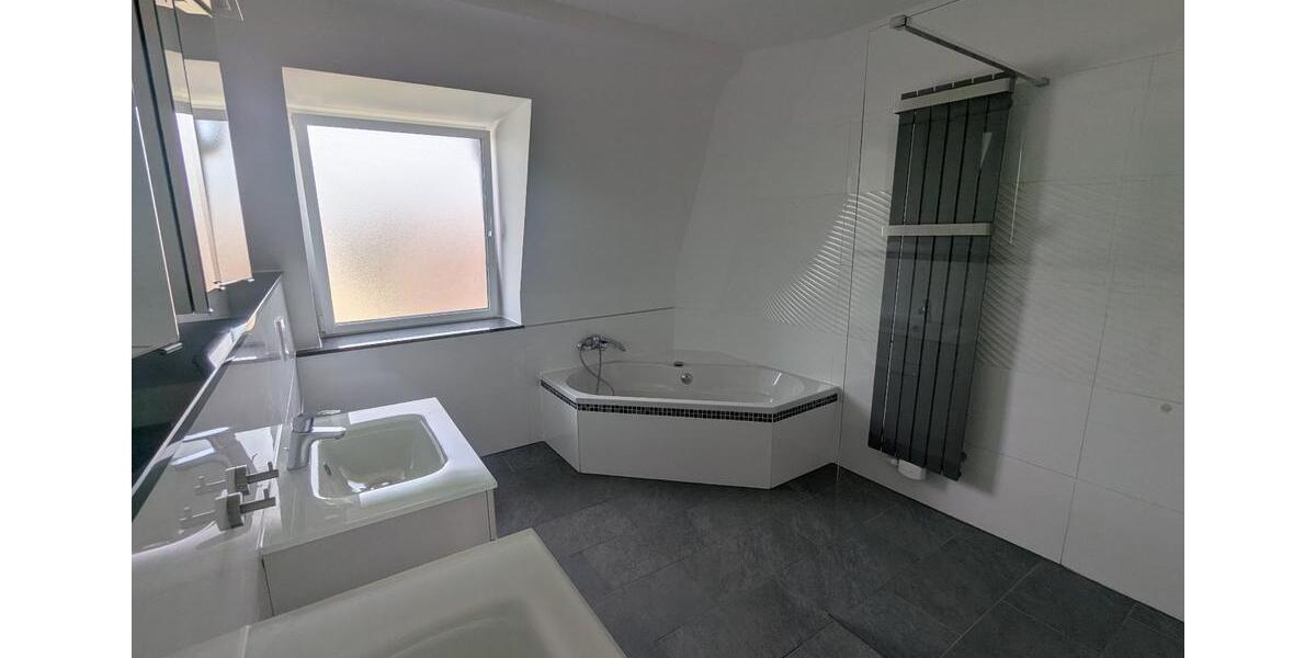 Etagenwohnung Friedrichsthal - 4 Zimmer, 130 m&sup2;, 960&euro; | Angebot:26236820