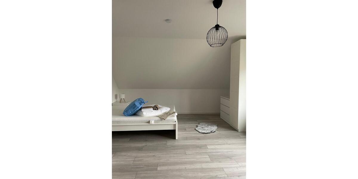 Dachgeschoßwohnung Rinteln - 4 Zimmer, 85 m&sup2;, 1.200&euro; | Angebot:26495680