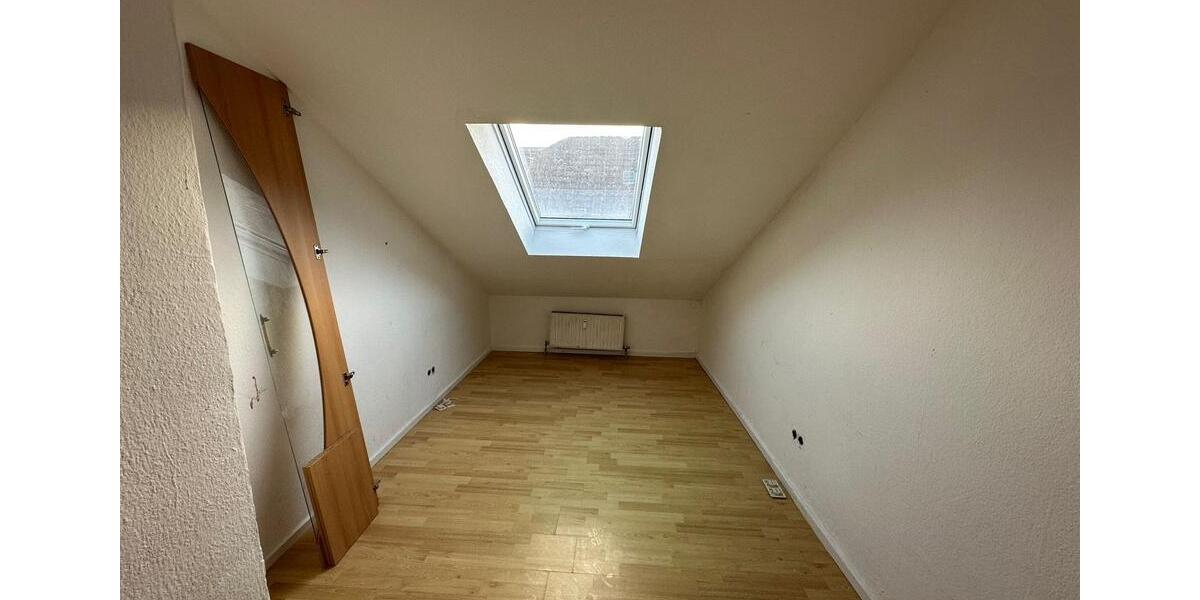 Dachgeschoßwohnung Sinsheim - 4 Zimmer, 1.100&euro; | Angebot:22586309