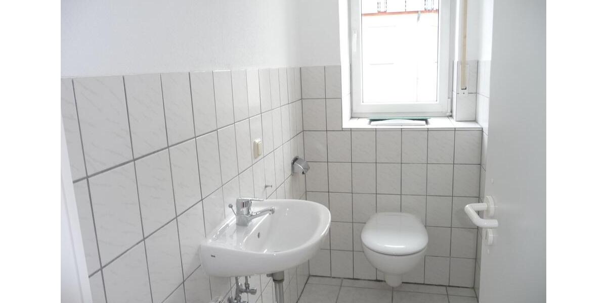 Gepflegte 3-Zimmer-DG-Wohnung, Tel.: 0171 8310089 3 zimmer