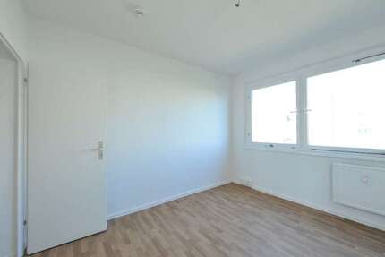 Wohnung zum Mieten in Halle 316 € 41.3 m²