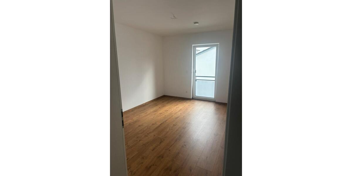 Etagenwohnung Köfering - 4 Zimmer, 140 m&sup2;, 1.700&euro; | Angebot:26534466