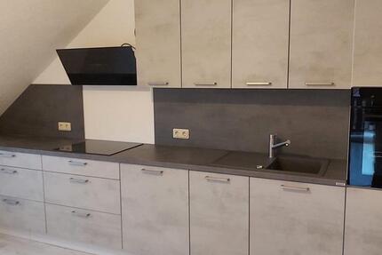 Renovierte Dachgeschosswohnung mit herrlichem Waldblick 2 zimmer