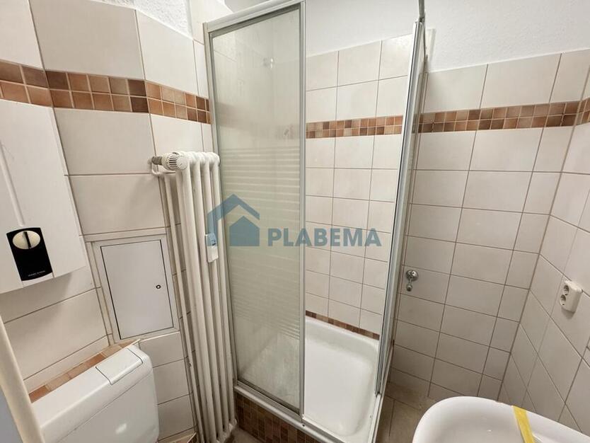 Frisch in Renovierung -> 2-Zimmer-Wohnung mit neuer Einbauküche in zentraler Innenstadtlage zimmer