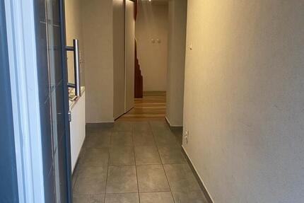 Haus Frammersbach - 7 Zimmer, 170 m&sup2;, 1.350&euro; | Angebot:26605252