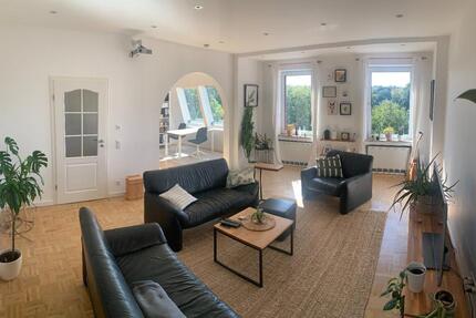 Stilvolle Altbau-Wohnung Nähe Uniklinik mit Traumblick ins Grüne 5 zimmer