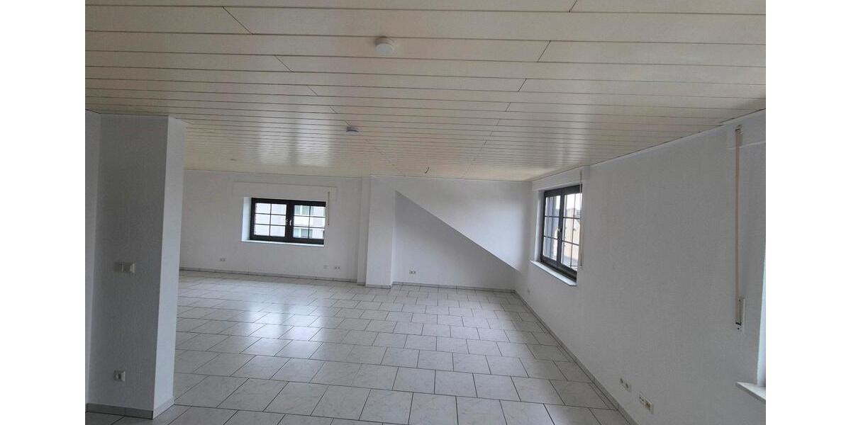 Dachgeschoßwohnung Duisburg Hochheide - 2 Zimmer, 90 m&sup2;, 896&euro; | Angebot:26068541