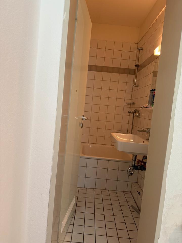 Voll Möbliertes Wg Zimmer mit eigener Küche & Bad