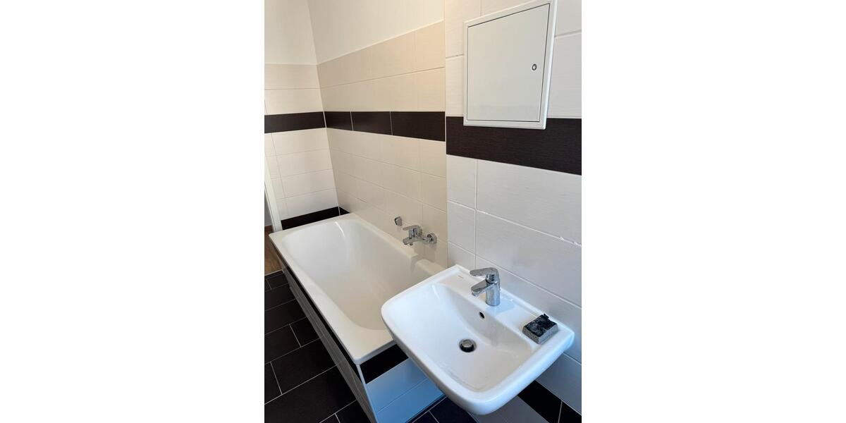 Hochparterre Genthin - 4 Zimmer, 74 m&sup2;, 490&euro; | Angebot:25887595