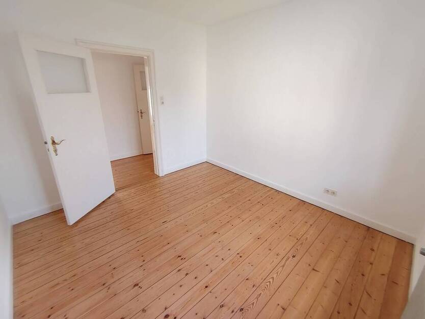 Nähe Stadtpark: Ruhige 4-Zimmer-Wohnung mit Süd-West-Loggia in 23568 Lübeck-St.Gertrud, Lutherstr.