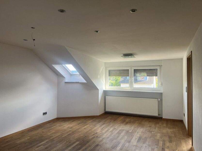 Schicke 3-Zimmer-Wohnung im Dachgeschoss in Frankfurt - Goldstein zimmer
