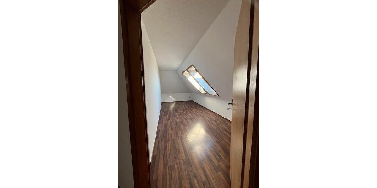 Dachgeschoßwohnung Strehla - 2 Zimmer, 50 m&sup2;, 300&euro; | Angebot:26553832