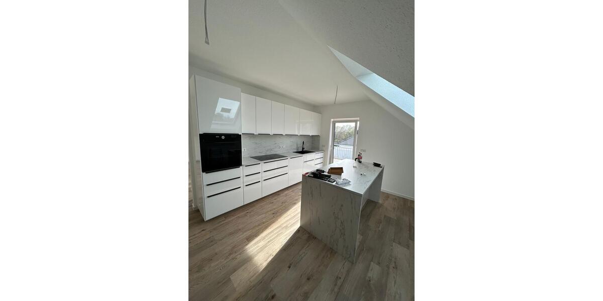 Dachgeschoßwohnung Ebsdorfergrund - 4 Zimmer, 107 m&sup2;, 1.350&euro; | Angebot:25084625