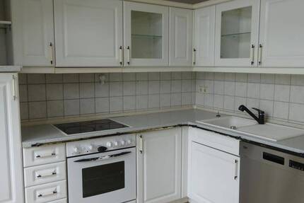 Einbauküche!! Gemütliche 3-Zi-DG-Maisonette-Whg. mit Balkon, Garage oder SP möglich 3 zimmer