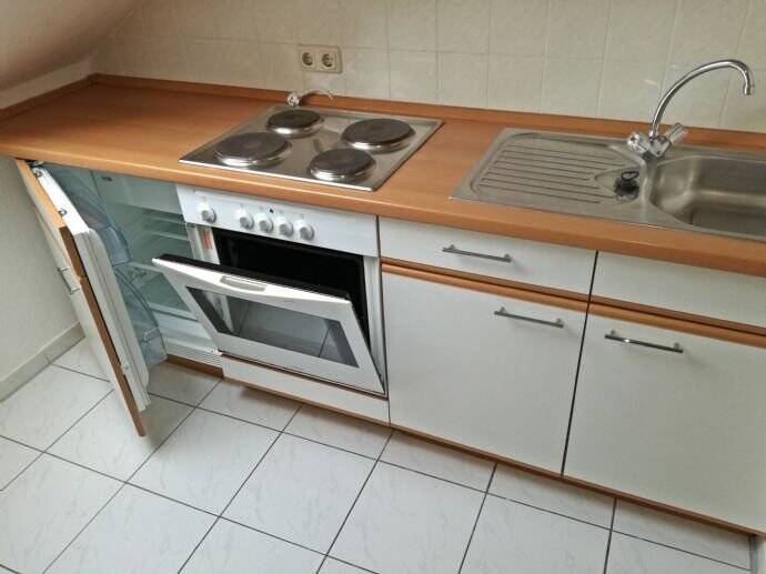 Ideal für Single++kleine, gemütliche 2-Zimmer-Wohnung++unterm Dach 2 zimmer