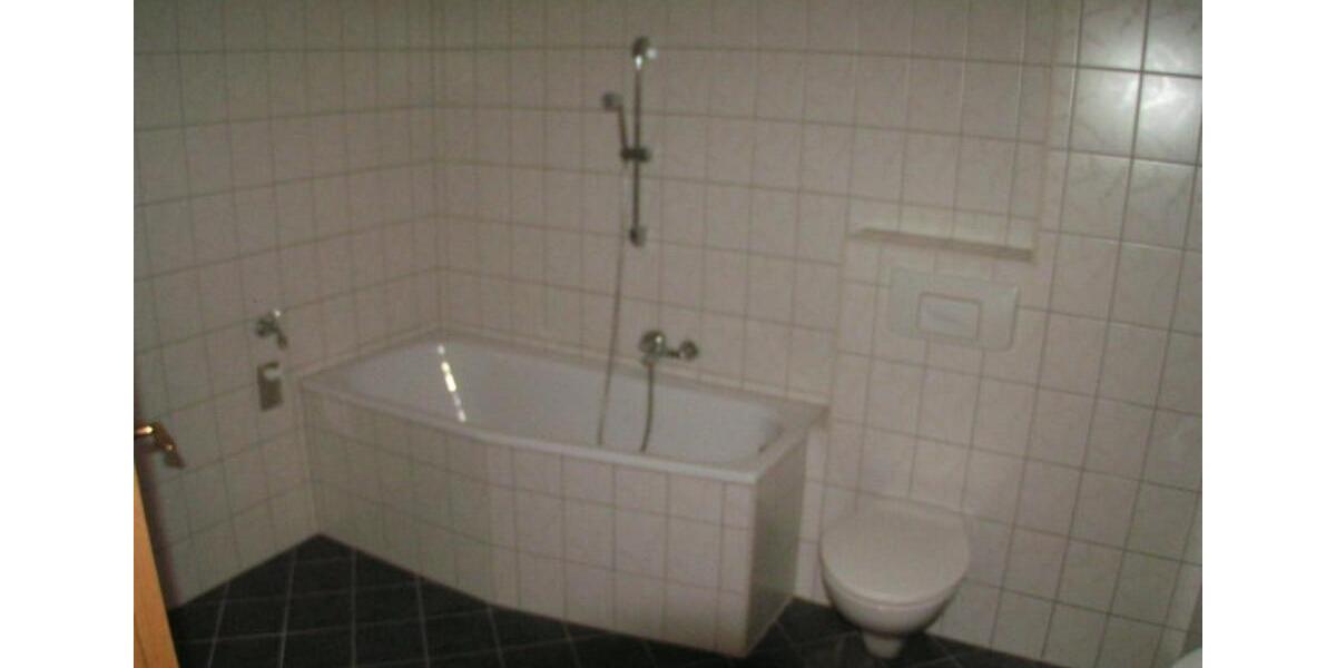 Werdau-Süd, 3-Raum-Dachgeschoss-Wohnung 2 zimmer