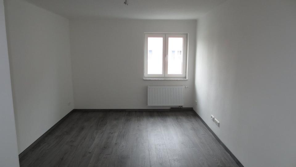 Komplett renovierte 3-Zimmer EG-Wohnung