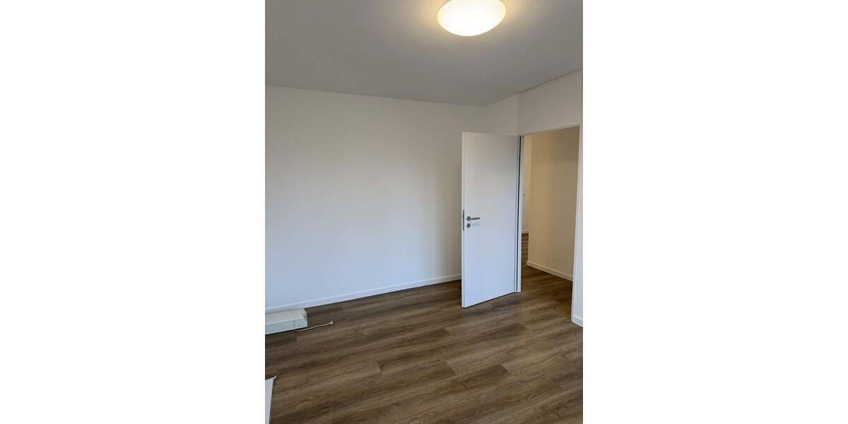 Etagenwohnung Köln Westhoven - 3 Zimmer, 96 m&sup2;, 1.400&euro; | Angebot:25154092