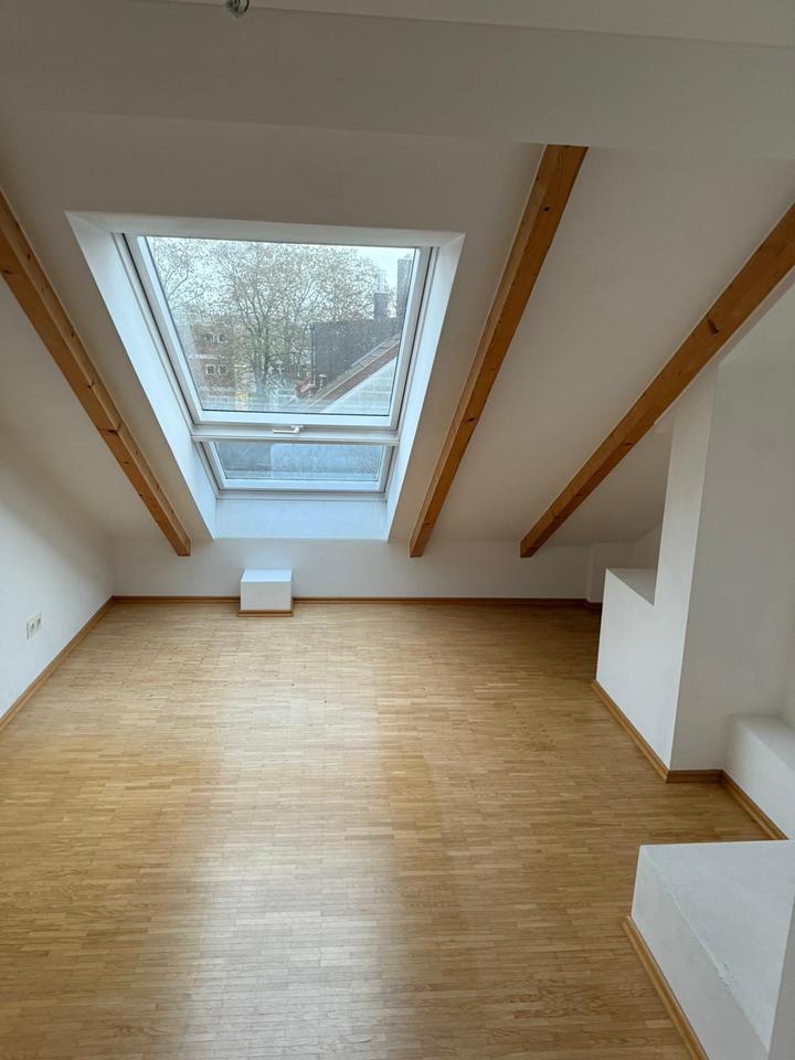 Helle Dachgeschoßwohnung im Regensburger Westen