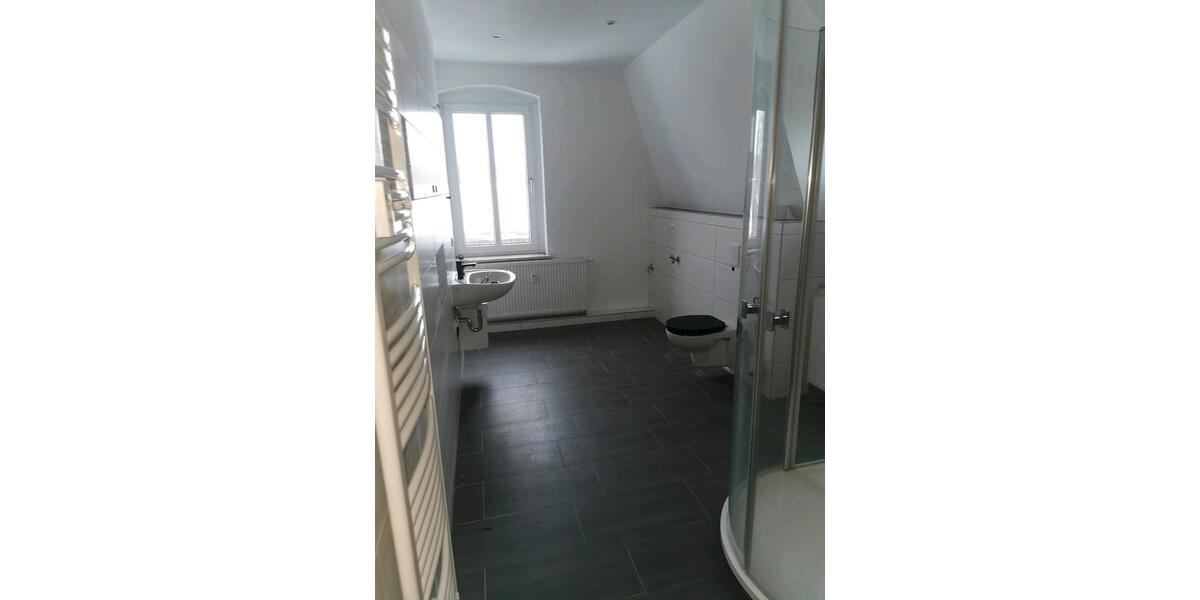 Dachgeschoßwohnung Oberlungwitz - 5 Zimmer, 110 m&sup2;, 550&euro; | Angebot:24384945