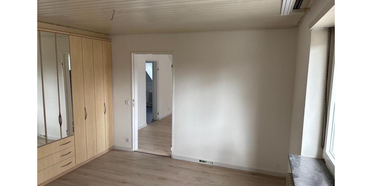 Etagenwohnung Saarbrücken Brebach-Fechingen - 4 Zimmer, 90 m&sup2;, 1.050&euro; | Angebot:25645672